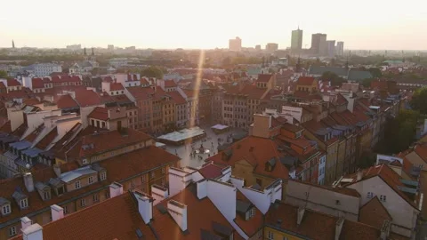 Aerial sunset view of Warsaw's Old Town Market Place Stock-Footage 226875756