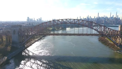 Aerial Swivel View of the Hell Gate Bridge and the Astoria Neighborh Video stock 171254060