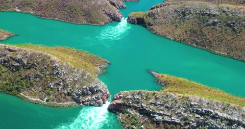 Aerial of tidal rapids rushing, Horizontal Falls, Kimberley, Western Australia 스톡 동영상 169839100