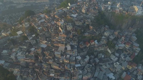 Aerial tilting down over favela houses on hilltop in Rio de Janeiro, Brazil 스톡 동영상 121682896