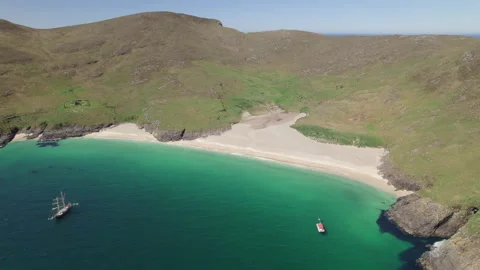 Aerial tilting down shot of Mingulay Bay, Outer Hebrides, Scotland Stock Footage 233088641