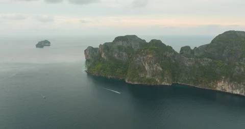 Aerial time-lapse of Maya Beach Travel Landmark of Phi Phi islands, Thailand. Video stock 239702746
