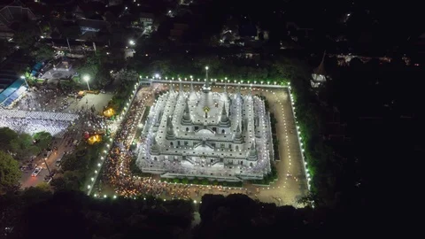 Aerial time-lapse view over big pagoda in Asokaram temple in Samutprakarn. Stock Footage 109058752