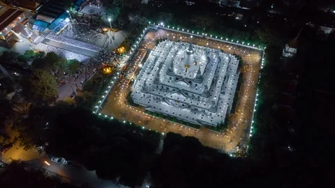 Aerial time-lapse view over big pagoda in Asokaram temple in Samutprakarn. Stock Footage 109058845