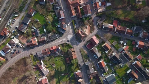 Aerial Timelapse of Busy Village Intersection with Cars and Train Vídeos de archivo 331079886
