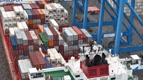 Aerial Timelapse of Cargo Ship Being Loaded and Unloaded in Port Video stock 325276408