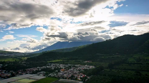 Aerial timelapse of cloudscape, mountains and town in Guatemala 스톡 동영상 288533377