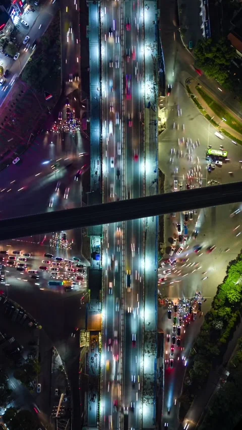 Aerial Timelapse of Evening Traffic at Intersection in Hanoi, Vietnam Vídeos de archivo 261004357