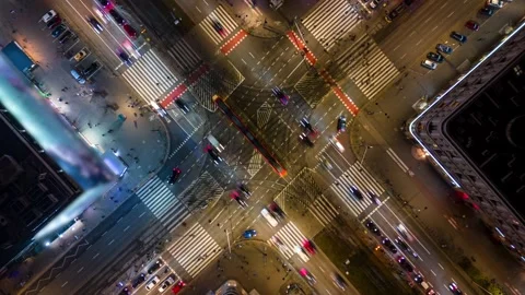 Aerial timelapse of evening traffic at intersection in Warsaw, Poland. 스톡 동영상 295511727