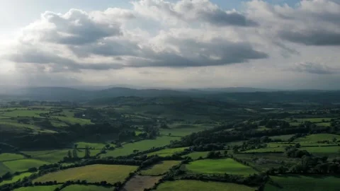 Aerial TimeLapse of Sun Rays Breaking Through the Clouds Vídeo Stock 141345373