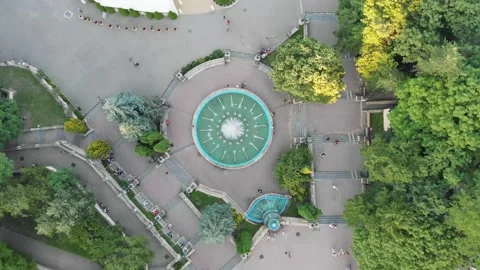 Aerial top down 4k view of square with fountains and people walking in the Park Stock-Footage 144697520
