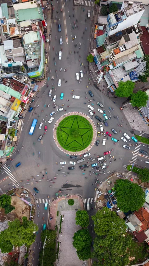 Aerial top-down day timelapse of busy roundabout in Ho Chi Minh City, Vietnam. Video stock 336689009