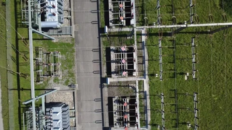 Aerial top down detail of electrical substation components Vidéo 339204641