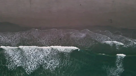 Aerial Top-Down Drone Shot of Waves Crashing on Beach – 4K Stock-Footage 313907726