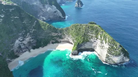 Aerial Top Down Drone View Pulling Out Over Kelingking Beach, Nusa Penida Bali Stock-Footage 330361199