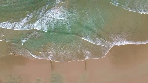 Aerial Top Down Drone View of Ocean Waves Flowing Vidéo 334836284