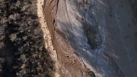 Aerial top down of empty dried up river bed on historic route 66 in Lupton .. Vidéo 320739960