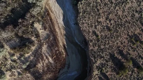 Aerial top down of empty dried up river bed on historic route 66 in Lupton .. 스톡 동영상 320743932