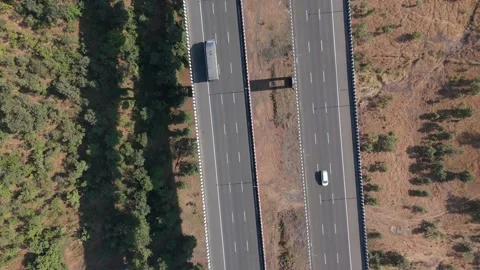 Aerial top down expressway with central median and light traffic 動画素材 336015156