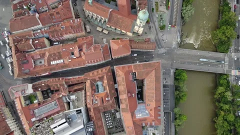 Aerial top down of Graz old town with street and Mur, Austria 库存影片 338278243