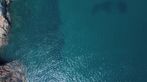 Aerial top down nature view of rocks in the blue Mediterranean Sea in Palam.. 스톡 동영상 246296672