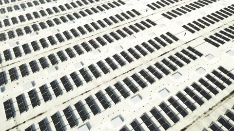 Aerial Top Down Rooftop Solar Panels on Industrial Building at Sunset Vídeo Stock 332054551