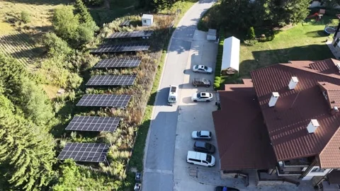 Aerial Top-Down Shot of Camper Van Driving Past Solar Panel Array in Mountain Re 库存影片 343838619