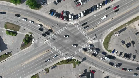 Aerial Top-Down Timelapse of Four-Way Intersection with Traffic and Crosswalks 스톡 동영상 337239052