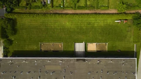 Aerial top down timelapse view of lawn mower cutting grass in a modern garden Video stock 338330384