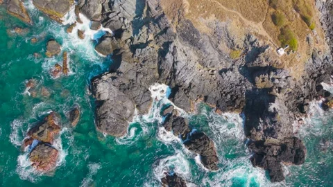 Aerial Top Down Turquoise Waves Crashing Over Rocks Video stock 330078348