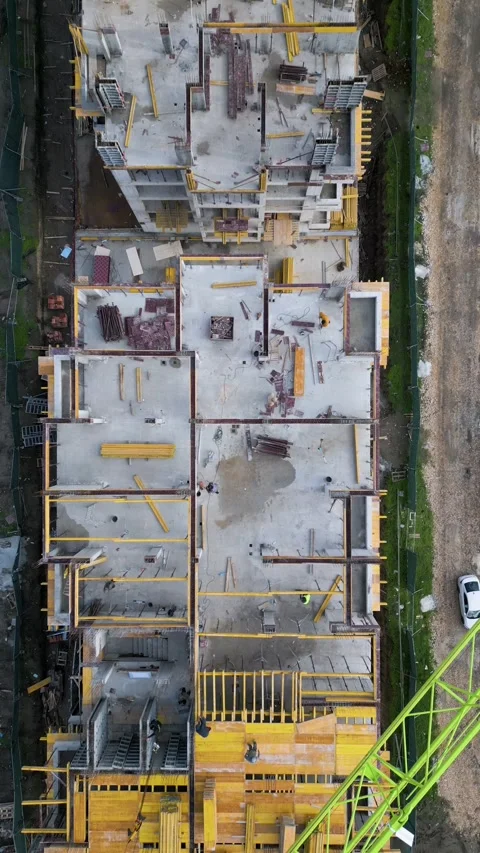 Aerial top-down view of an apartment building under construction, showing concre Stock-Footage 323238465