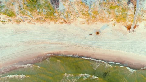 Aerial top-down view of beautiful sandy Curonian Spit beaches, Baltic sea shore 스톡 동영상 250058151