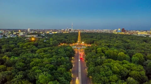 Aerial top down view of Berlin Victory Column roundabout and tiergarten park 動画素材 144646285