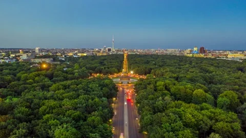 Aerial top down view of Berlin Victory Column roundabout and tiergarten park Vídeo Stock 144800496