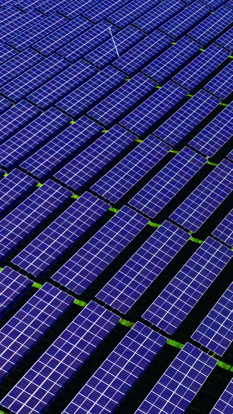 Aerial top down view of blue solar panels rows Vertical video. 動画素材 332347100