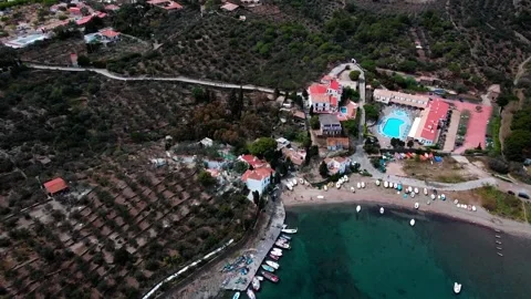 Aerial top down view of Casa Dali house of Salvador Dali in Port Lligat Cos.. Vídeos de archivo 245912334