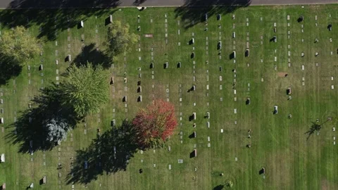 Aerial top down view of cemetery. Vídeo Stock 218414062
