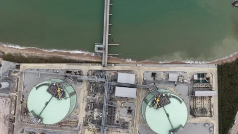 Aerial top down view of a coastal lng terminal Vídeos de archivo 328849761