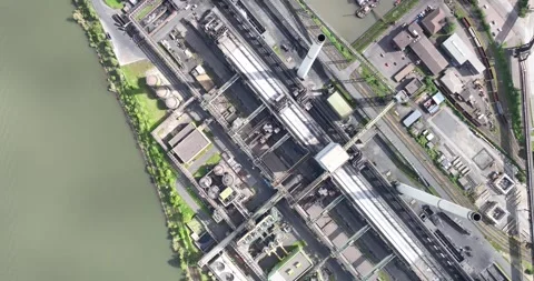 Aerial top-down view of a cokes factory heavy industrial installation 스톡 동영상 275369595