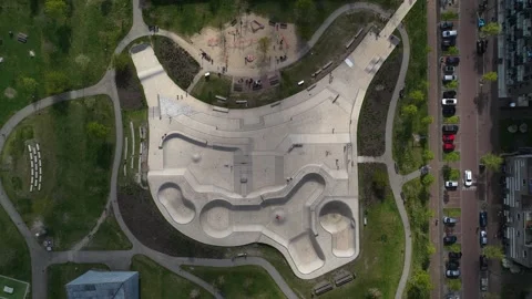 Aerial top down view of a concrete skatepark Vídeo Stock 333970127