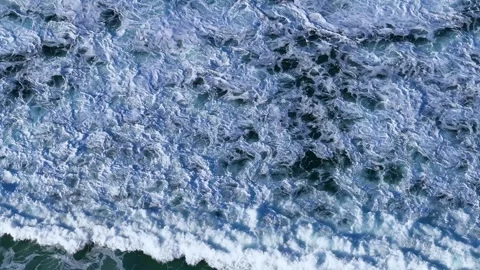 Aerial Top Down View of Crashing Ocean Waves and Sea Foam 库存影片 343504844