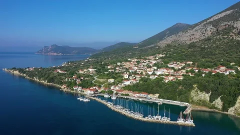 Aerial top-down view of docked sailboats.  Top down view of yachts in the marina Stock-Footage 203814301