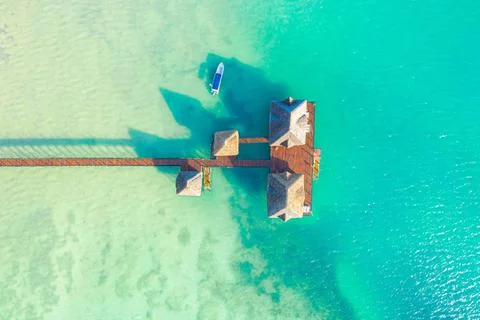 Aerial top down view from drone of a luxurious tropical island paradise re... Stock-Fotos