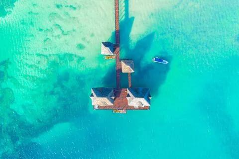 Aerial top down view from drone of a luxurious tropical island paradise re... Stock-Fotos