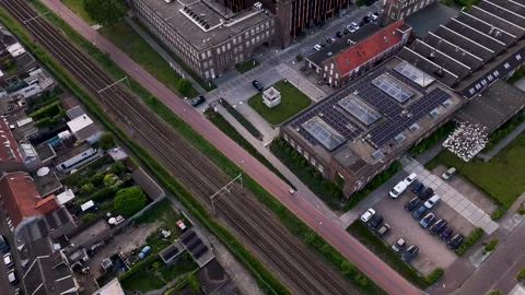 Aerial top-down view of dutch urban area with railway tracks 스톡 동영상 336594798