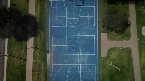 Aerial top down view of empty blue multipurpose sports court in green park Vídeos de archivo 345618127