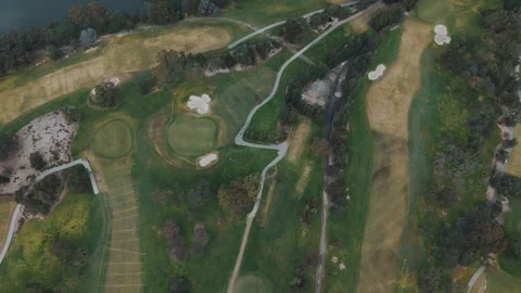 Aerial top down view of a golf course with greens and sand traps Vidéo 342523907