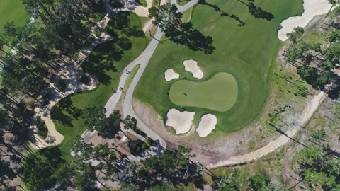 Aerial Top Down View Of Green Golf Course In Pebble Beach, CA Vidéo 216991536