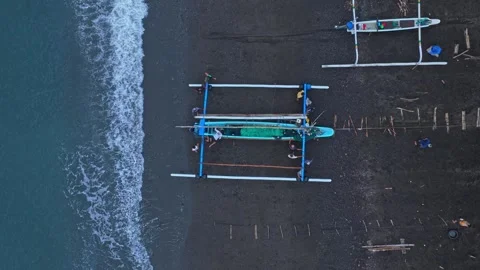 Aerial top down view of a group of fishermen working together, carrying a Vidéo 331307078