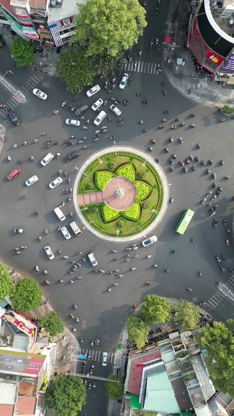 Aerial Top Down View of Heavy Traffic at a Busy Roundabout in Ho Chi Minh City, Video stock 335575189